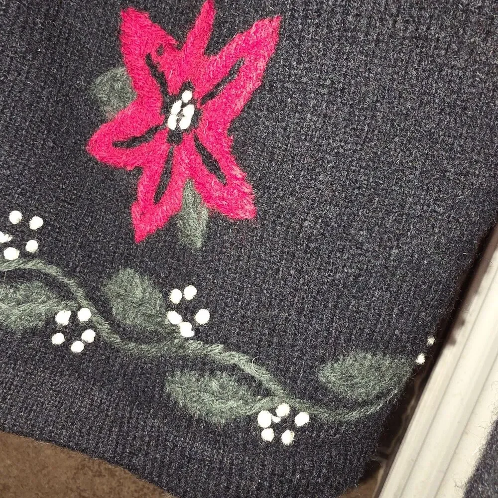 CHARTER CLUB Sz M Vtg 100% Wool Poinsettia Beaded Blk Button Christmas Sweater